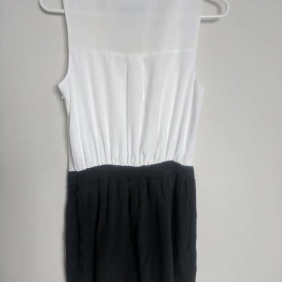 Express Romper- Size 2 - Picture 2 of 5